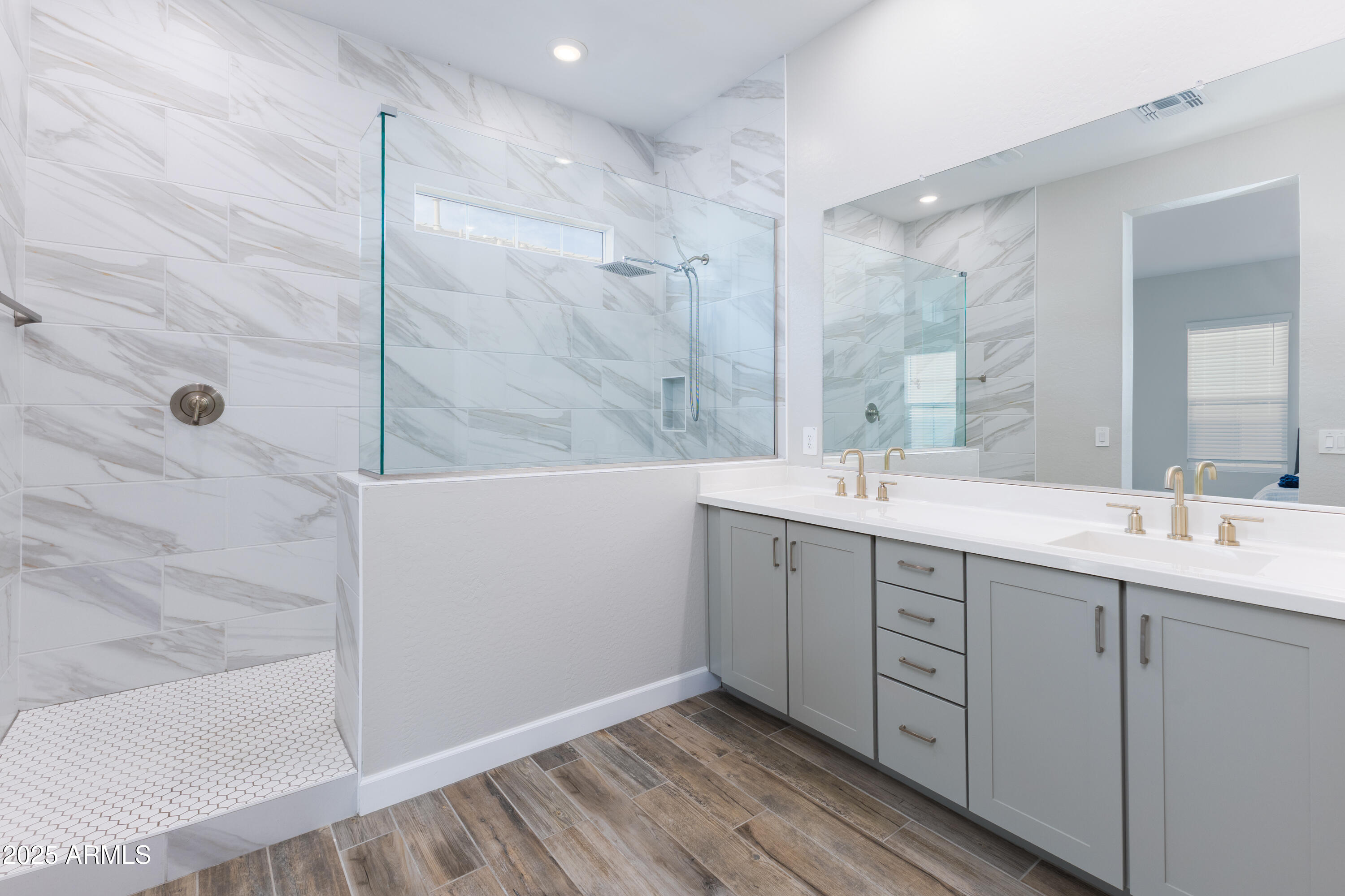 5046 E ANDERSON Drive