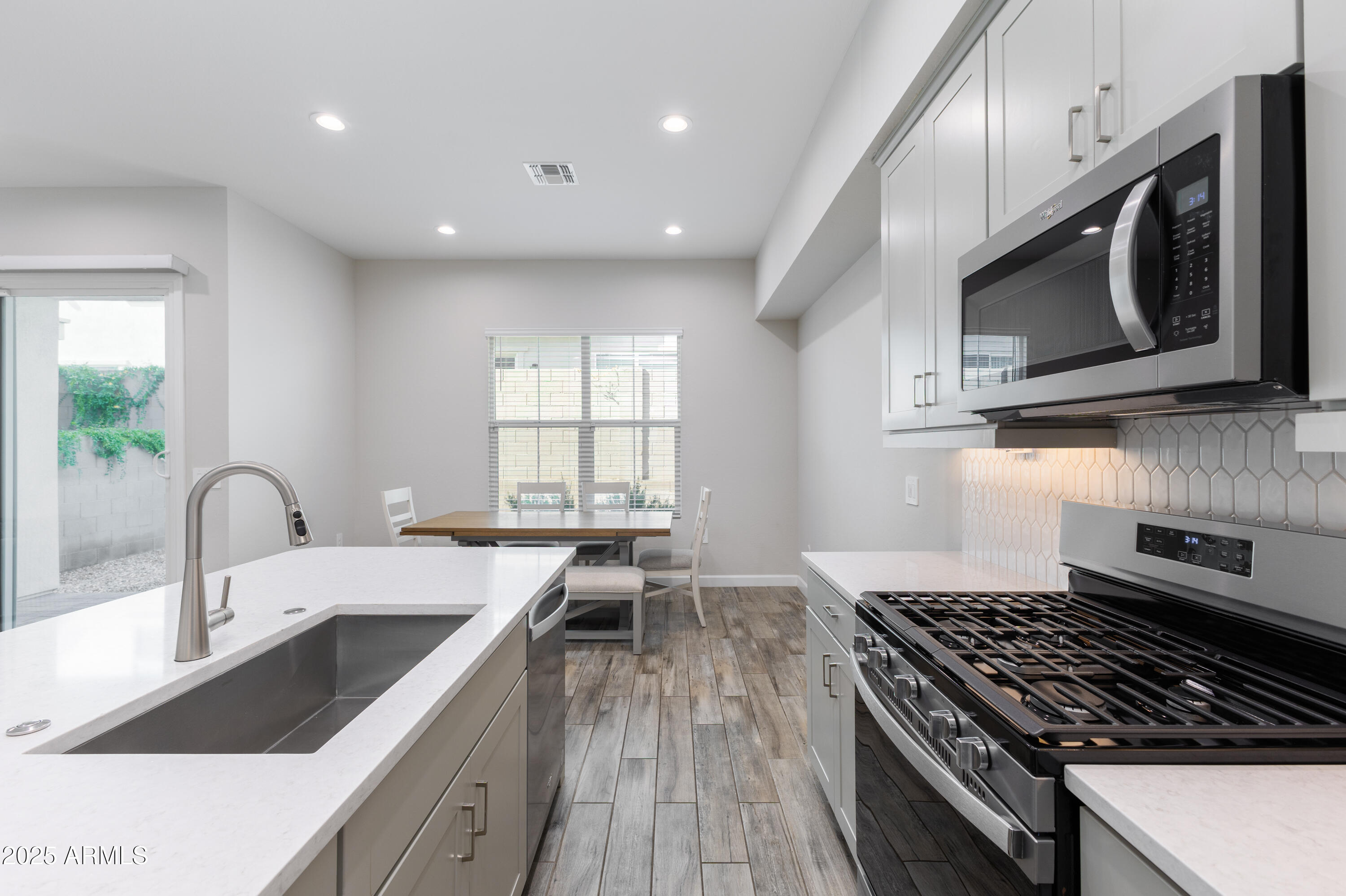 5046 E ANDERSON Drive