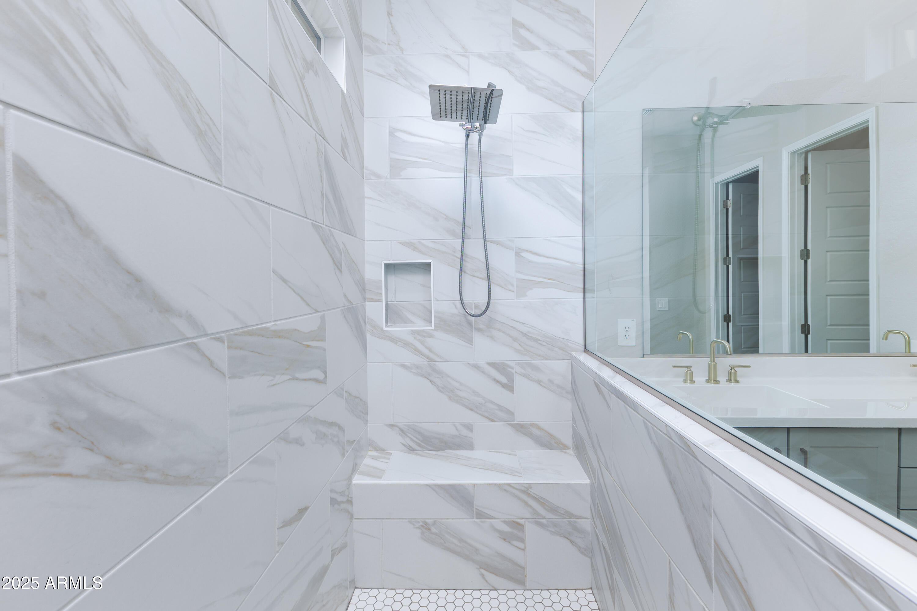 5046 E ANDERSON Drive