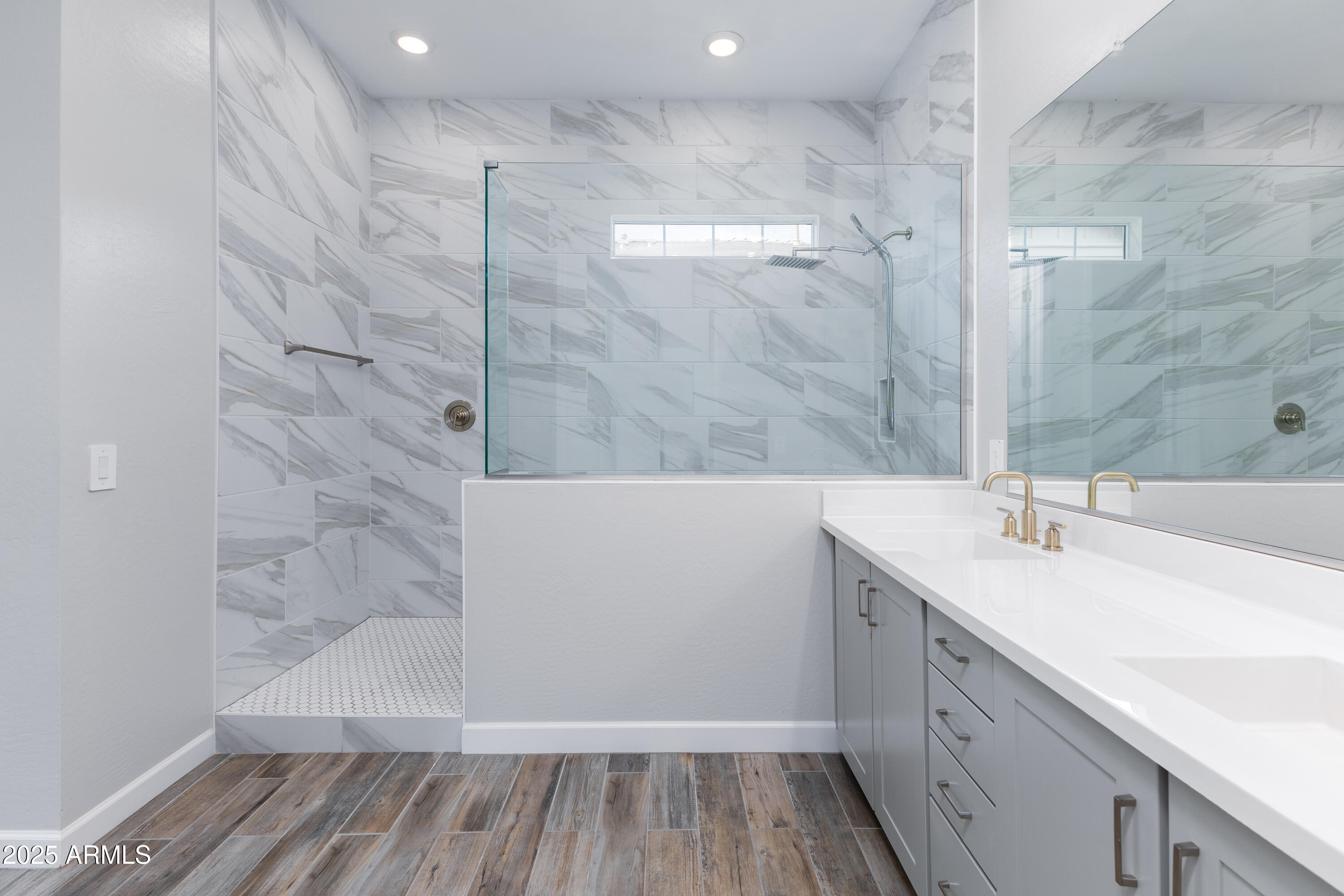 5046 E ANDERSON Drive