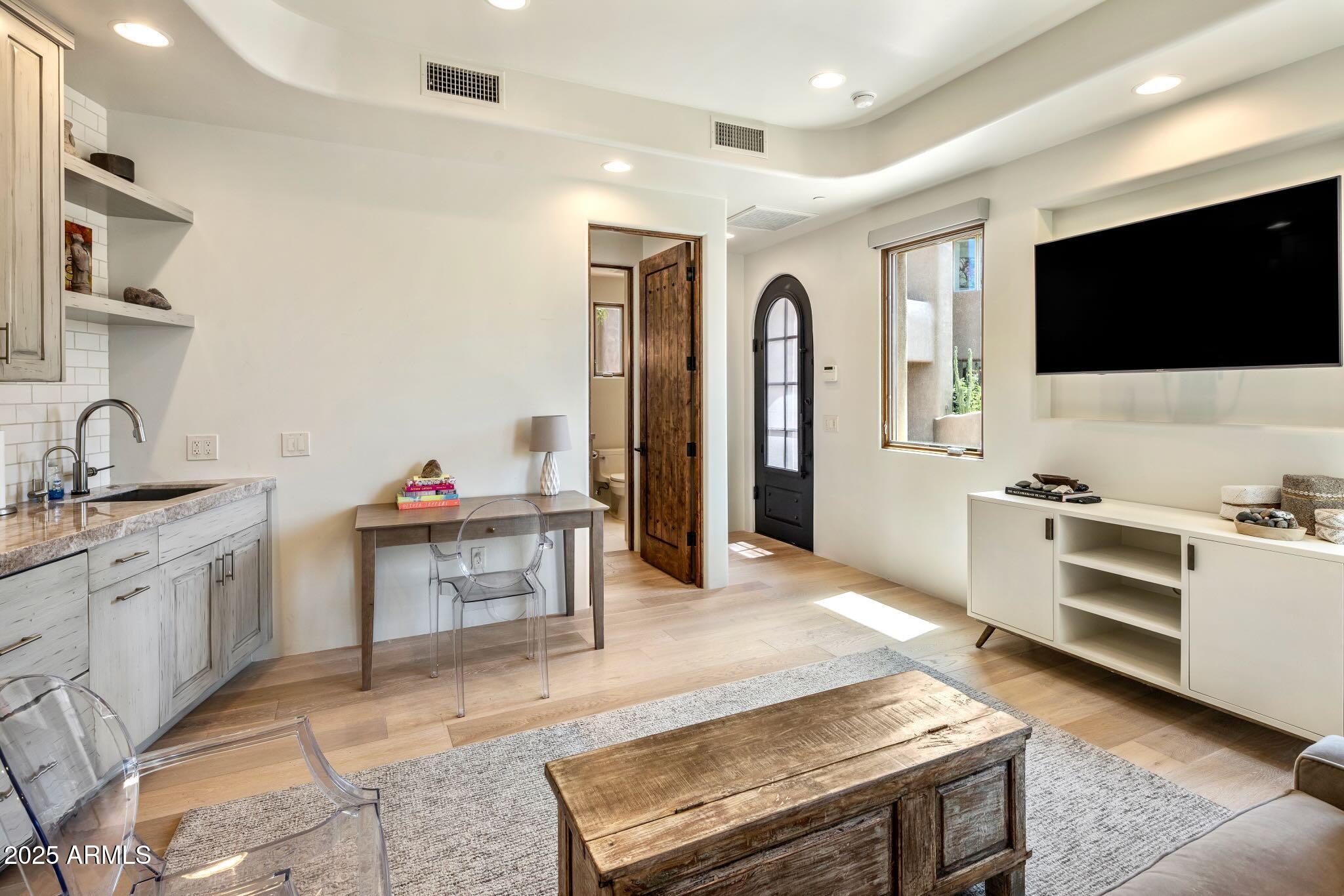 9290 E THOMPSON PEAK Parkway, 463