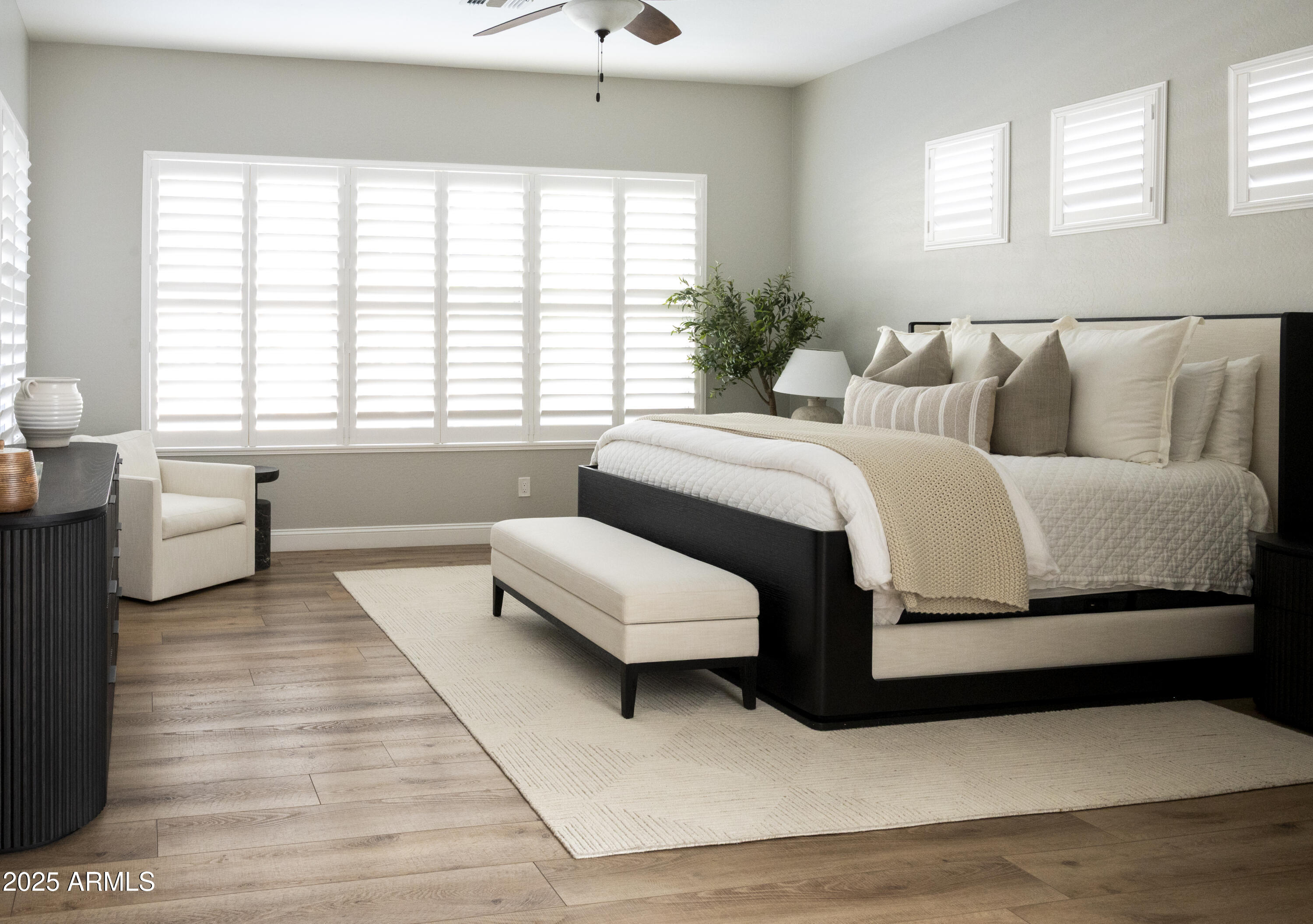 2212 W APACHE RAIN Road