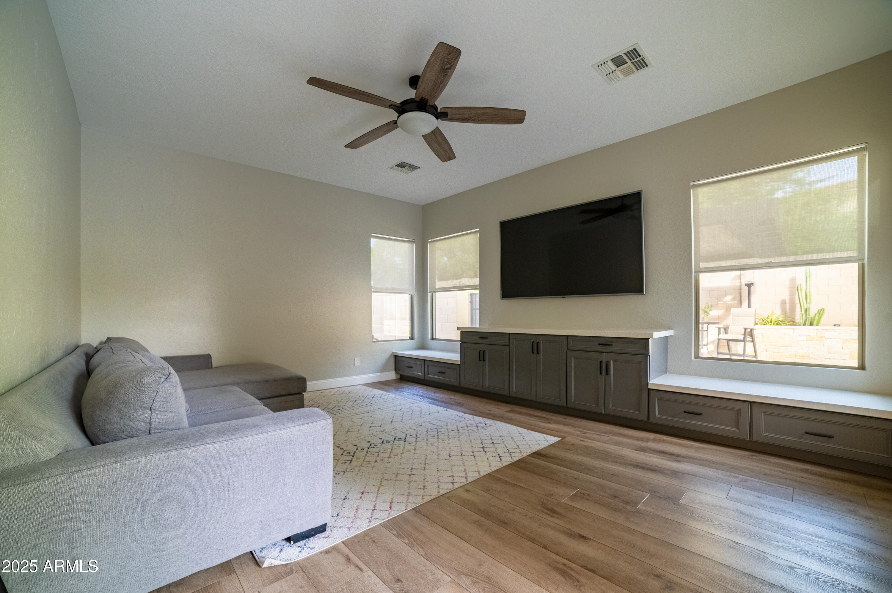 2212 W APACHE RAIN Road