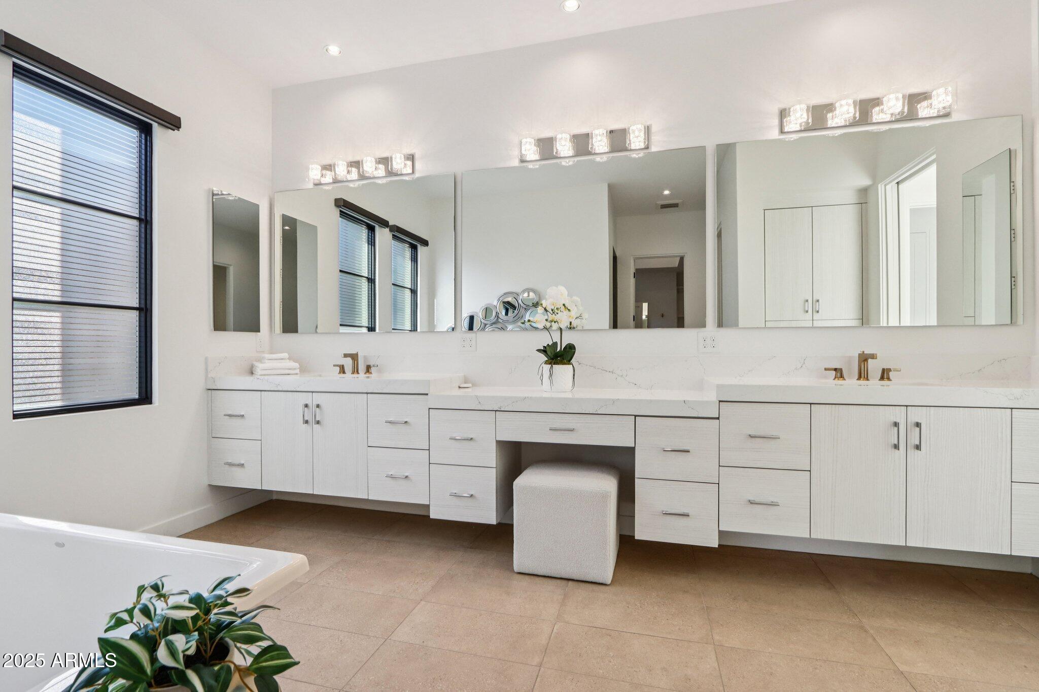 37200 N CAVE CREEK Road 1037