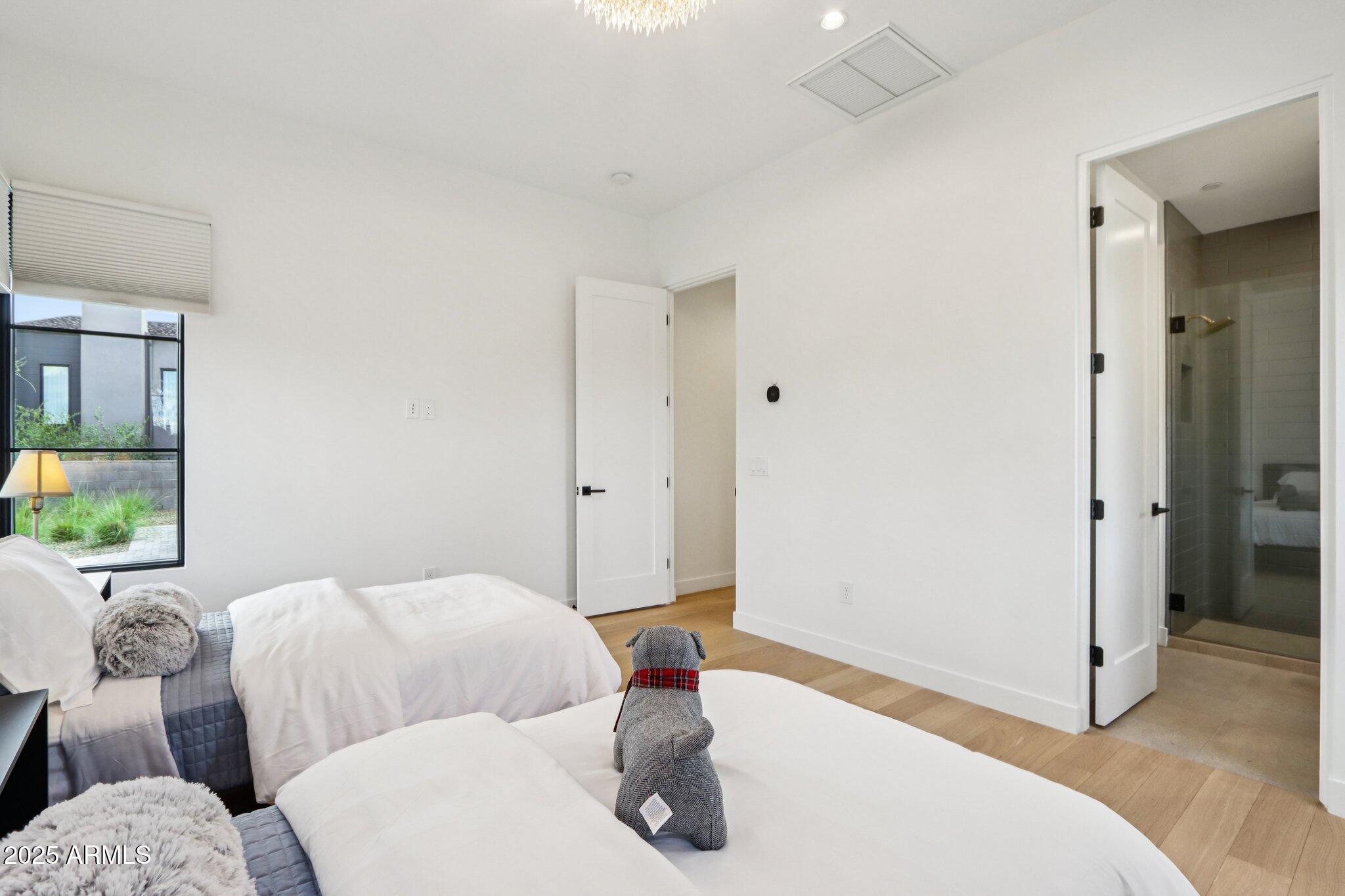 37200 N CAVE CREEK Road 1037