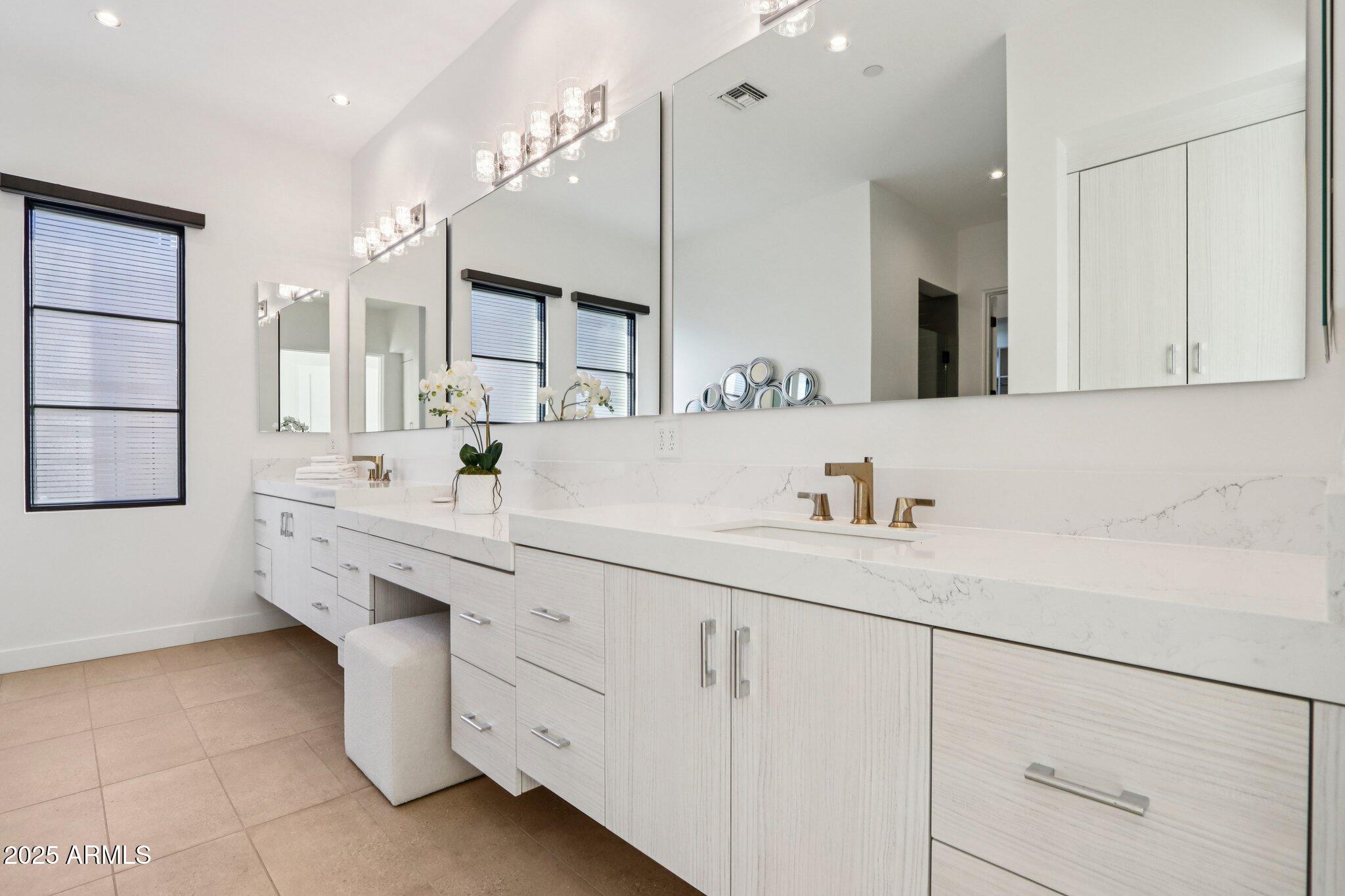 37200 N CAVE CREEK Road 1037