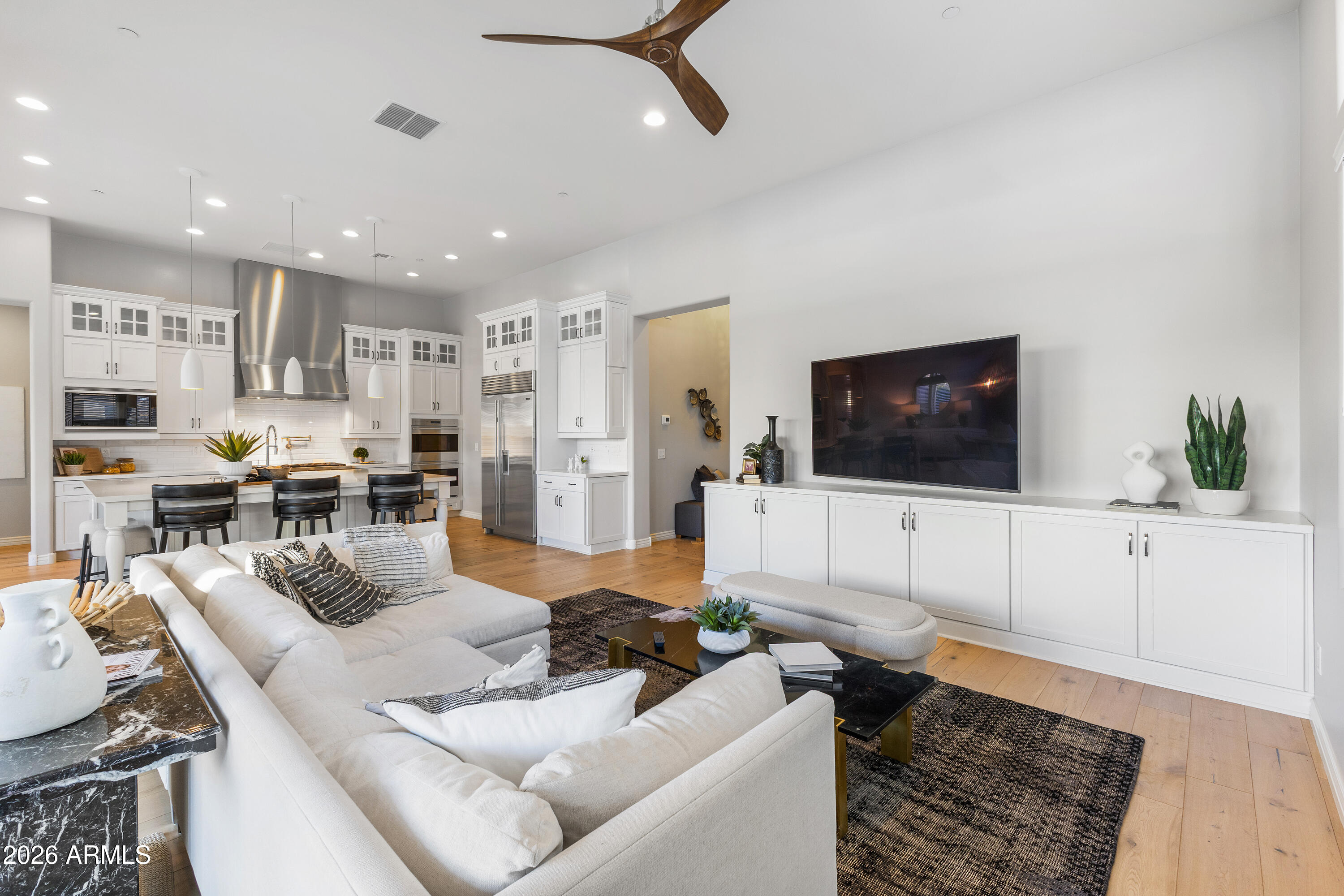 7238 E THORNTREE Drive