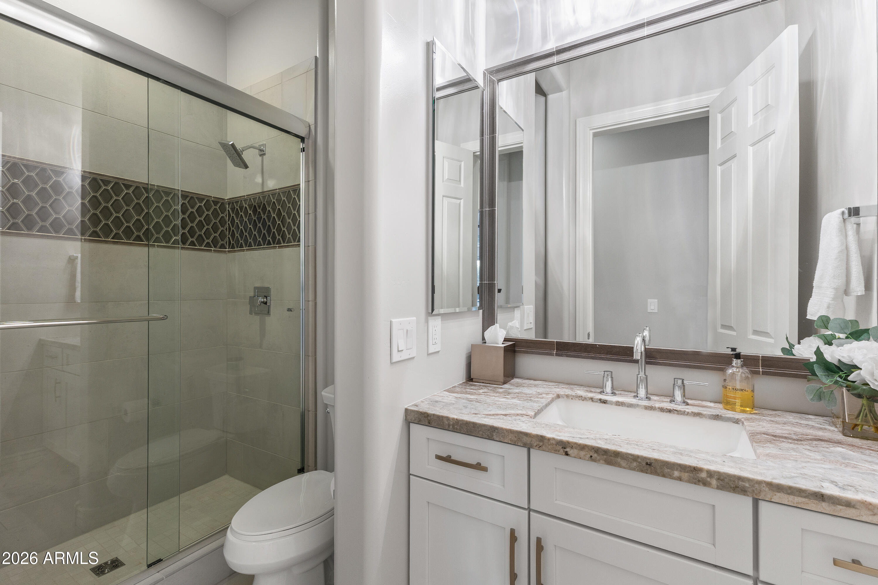 7238 E THORNTREE Drive