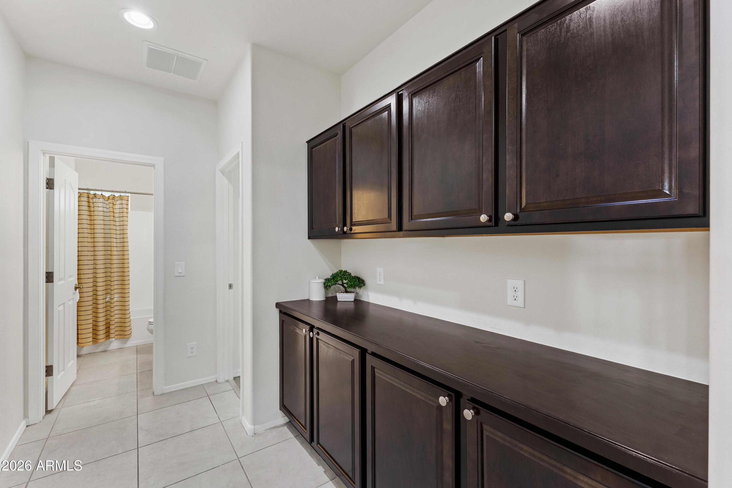 1819 W BONANZA Drive