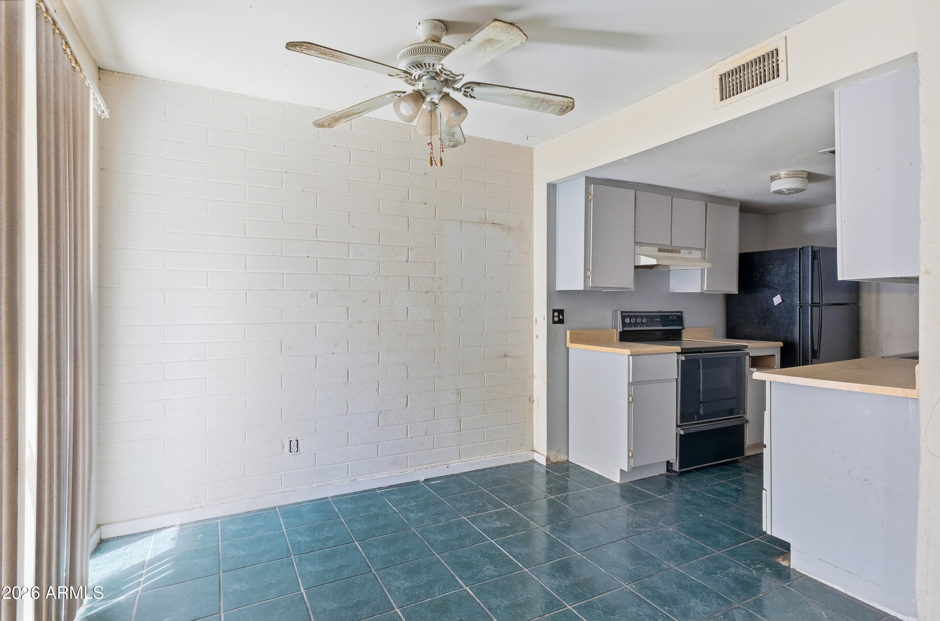 1047 N 84TH Place