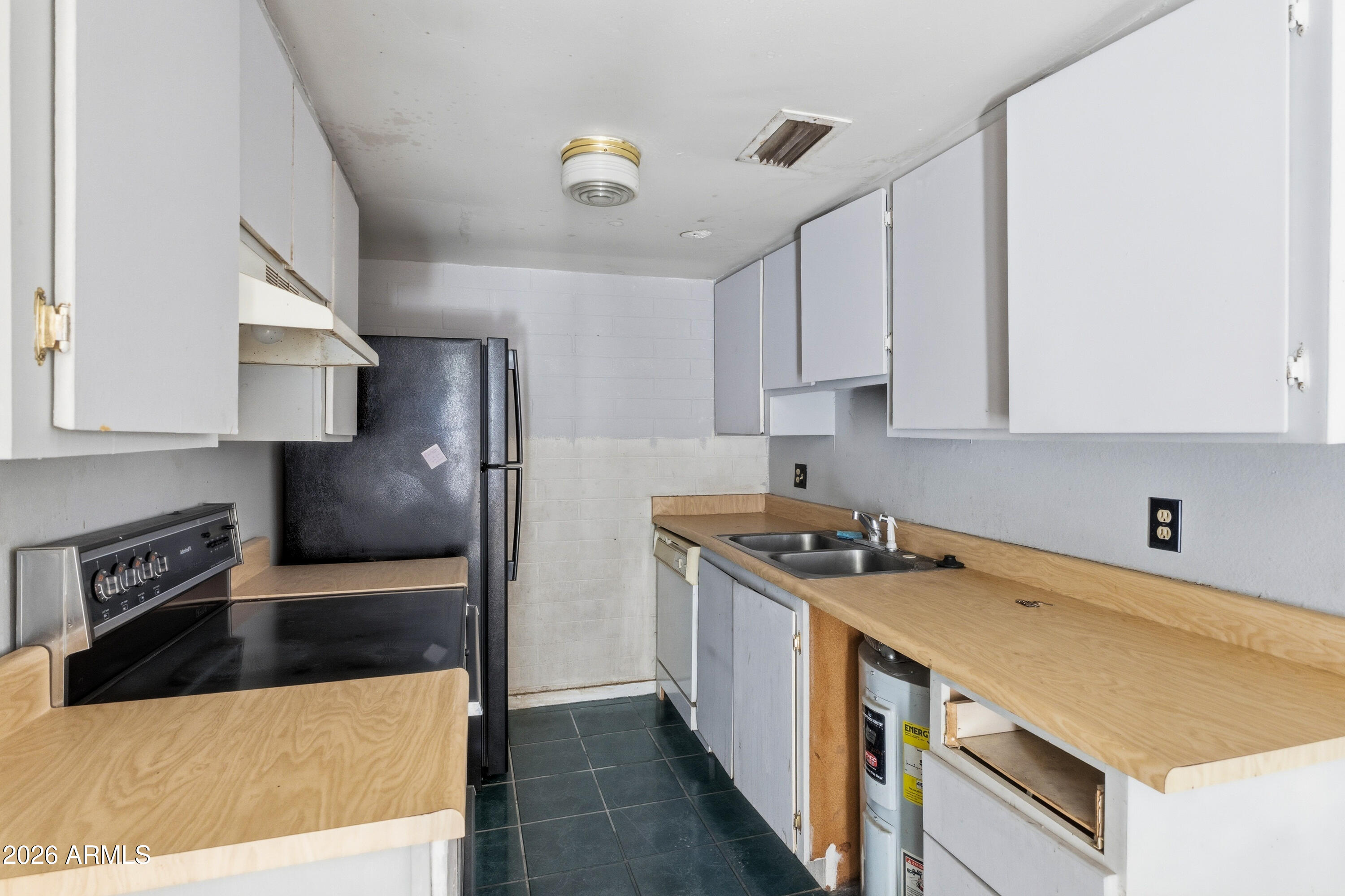 1047 N 84TH Place