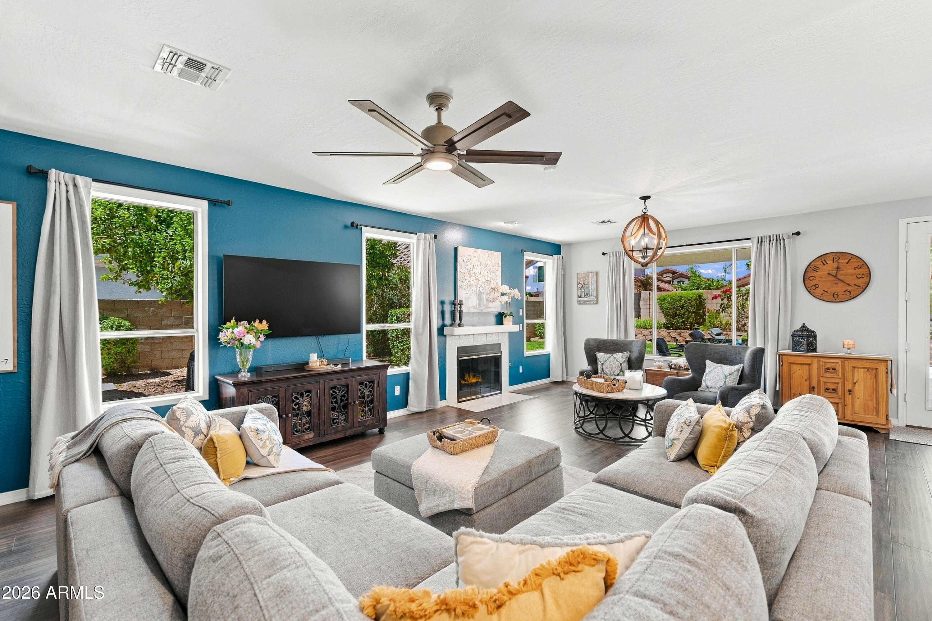 5548 E CAMPO BELLO Drive