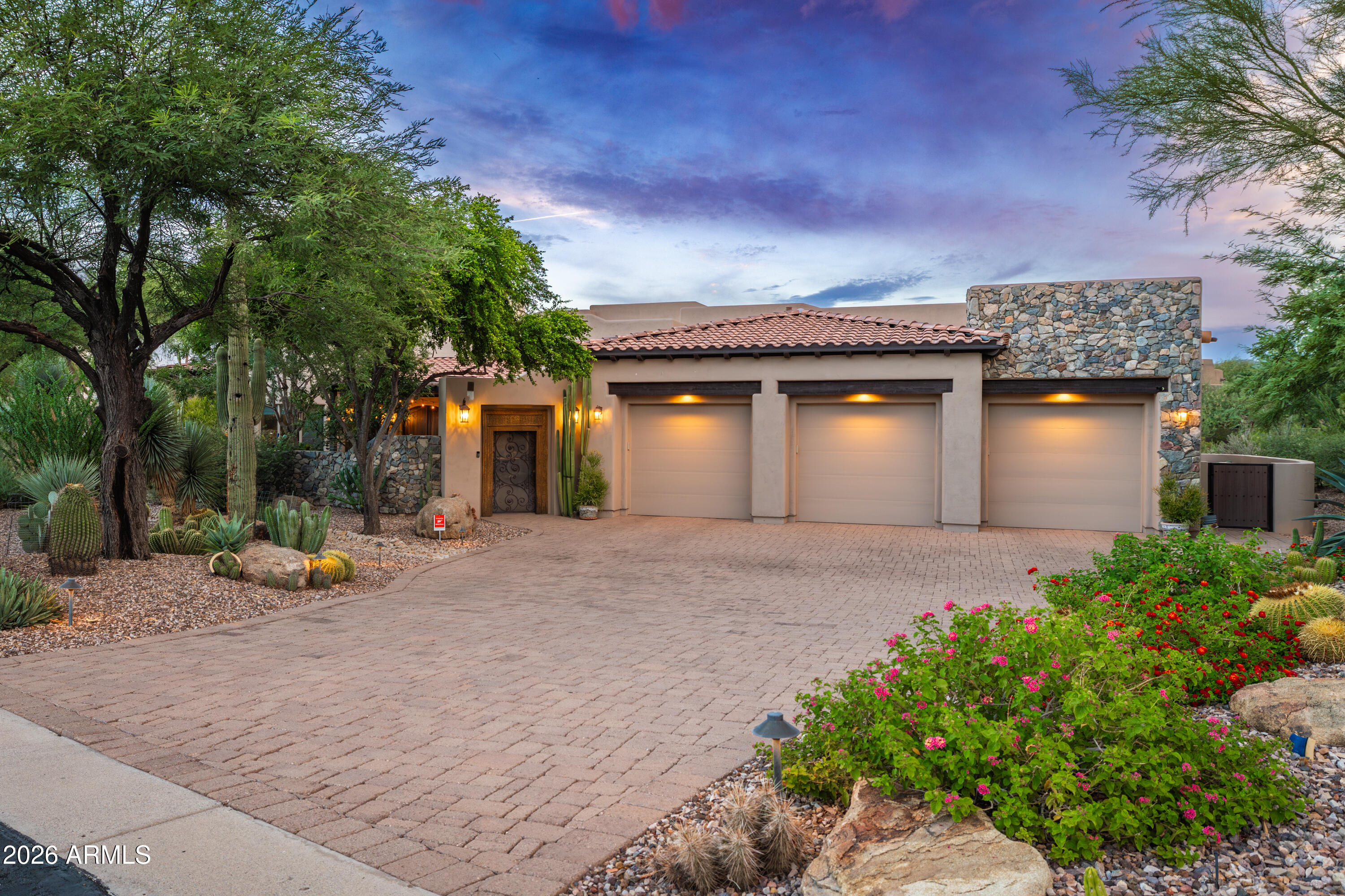 8650 E STAGHORN Lane