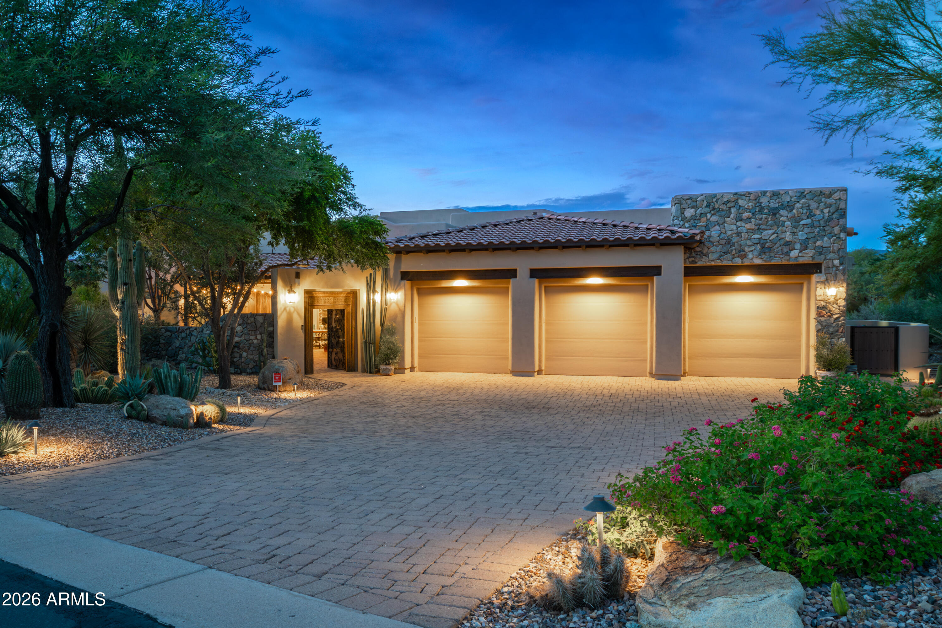 8650 E STAGHORN Lane