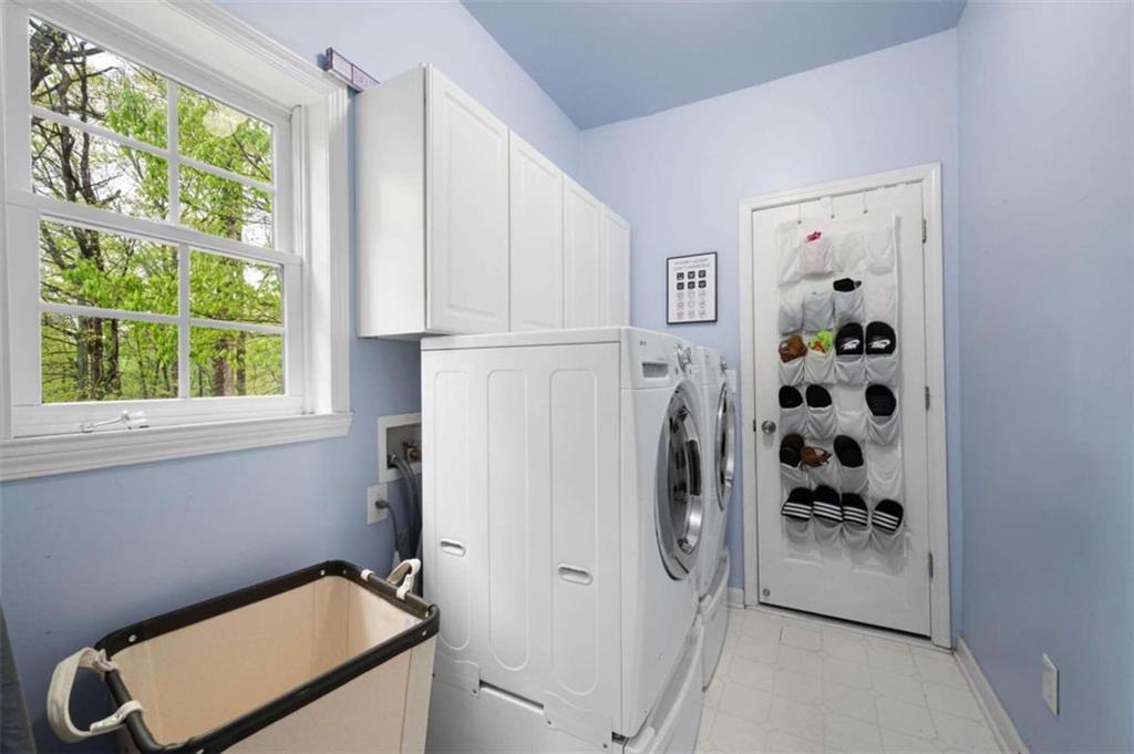 1328 Kingsbury Court