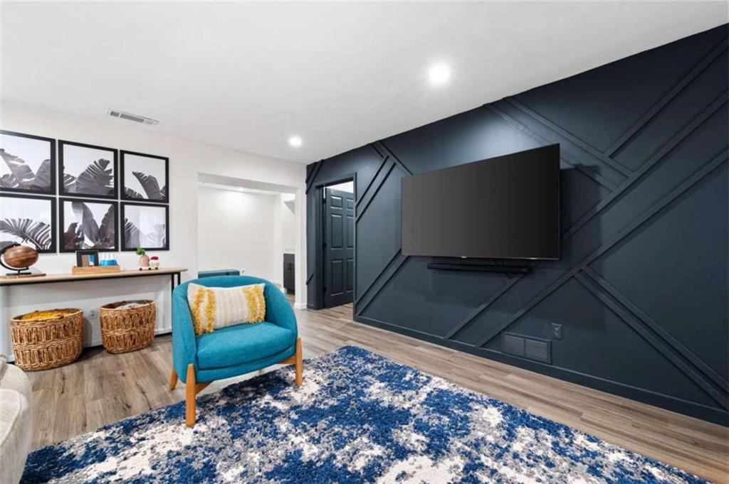 1328 Kingsbury Court