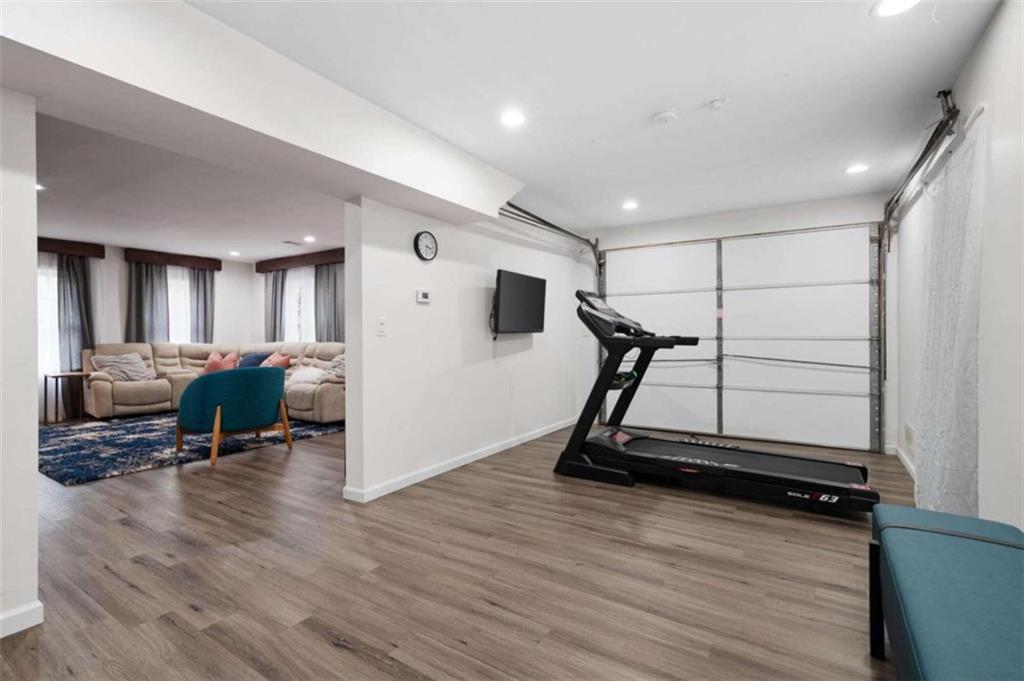1328 Kingsbury Court