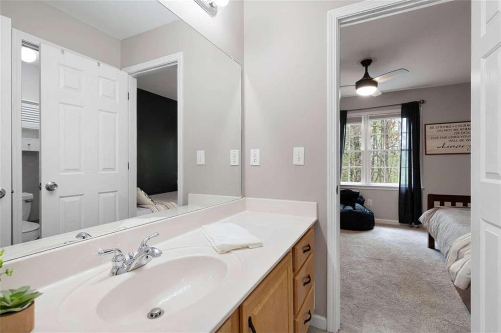 1328 Kingsbury Court