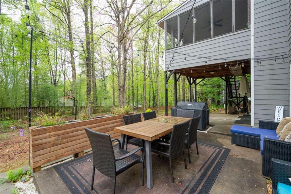 1328 Kingsbury Court