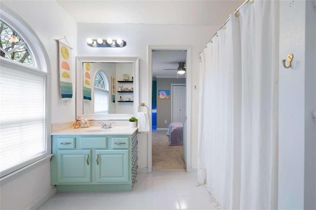1328 Kingsbury Court