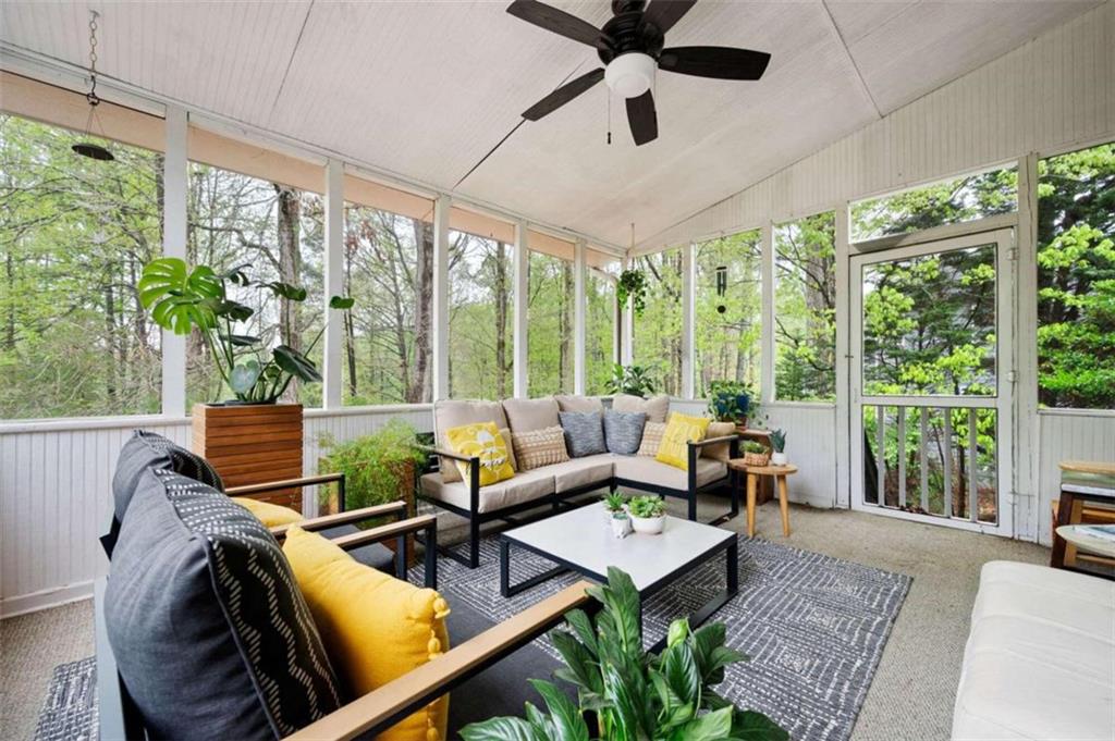 1328 Kingsbury Court