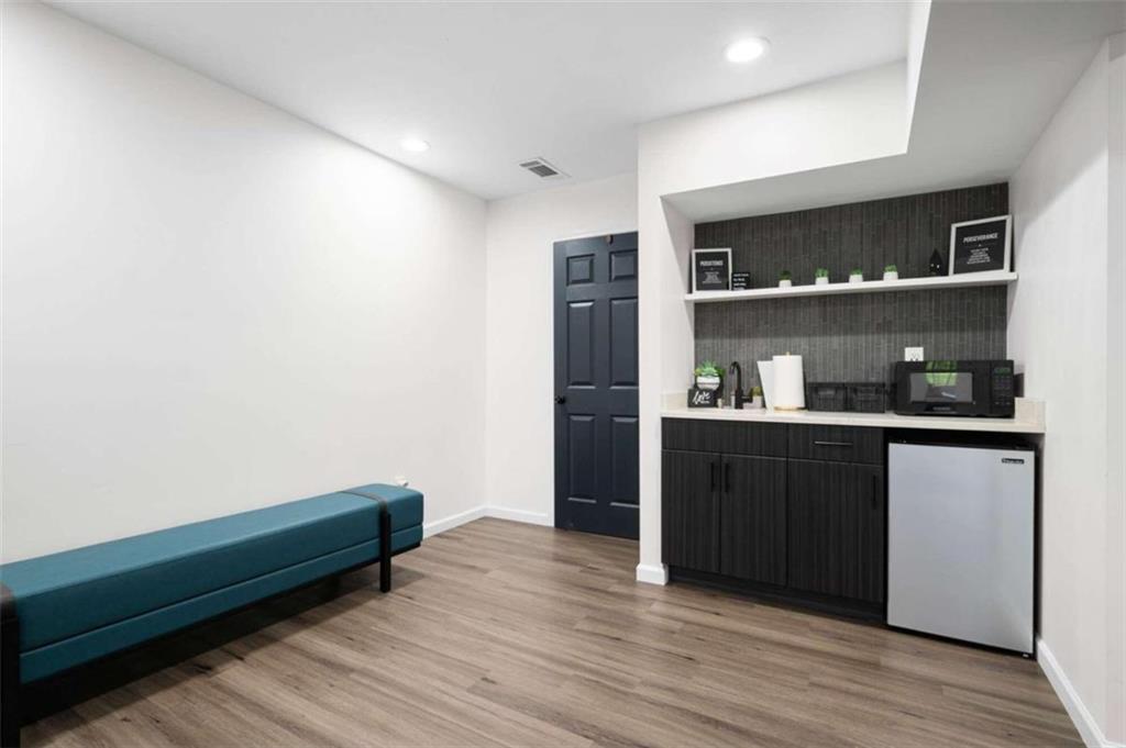 1328 Kingsbury Court