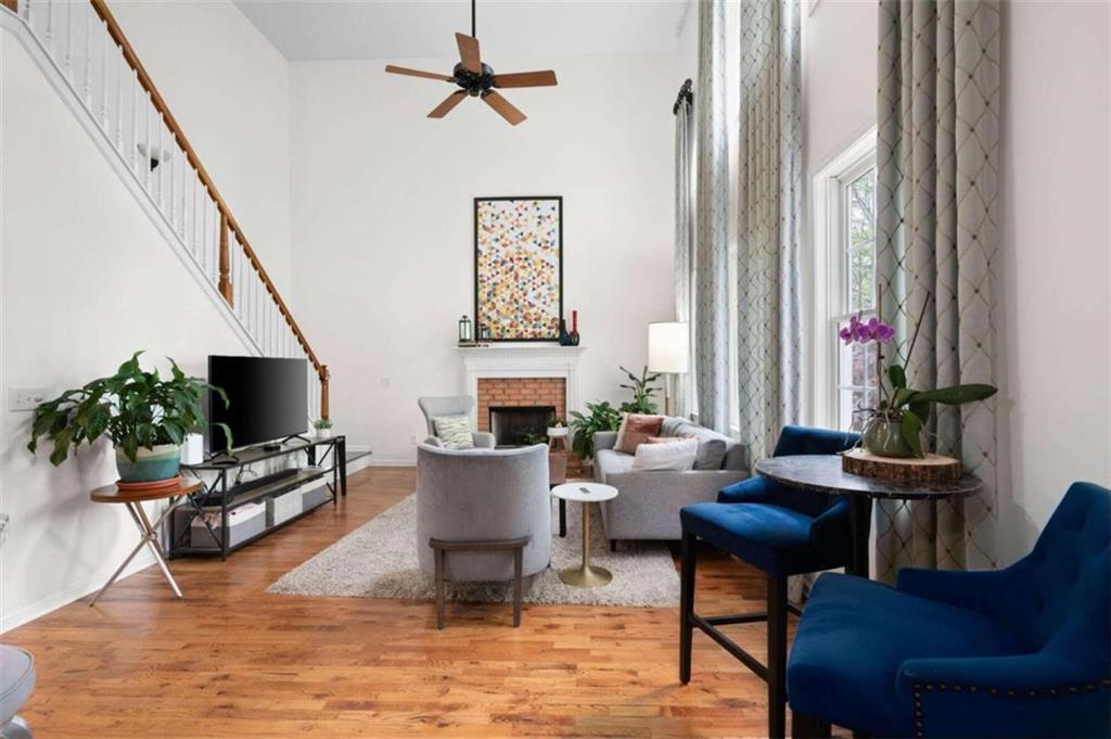1328 Kingsbury Court