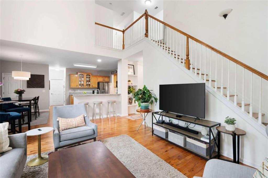 1328 Kingsbury Court