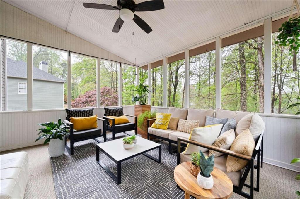 1328 Kingsbury Court