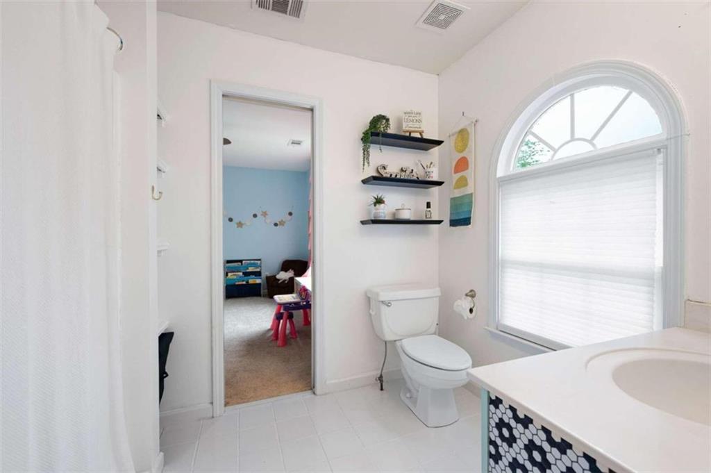 1328 Kingsbury Court