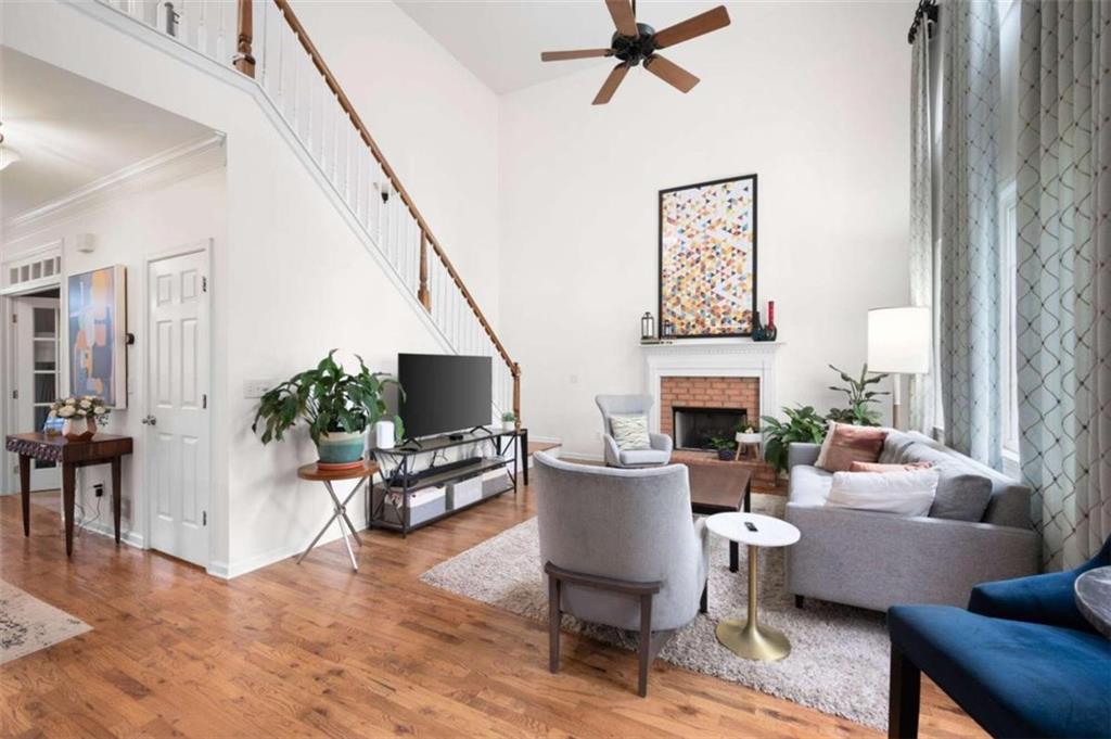 1328 Kingsbury Court