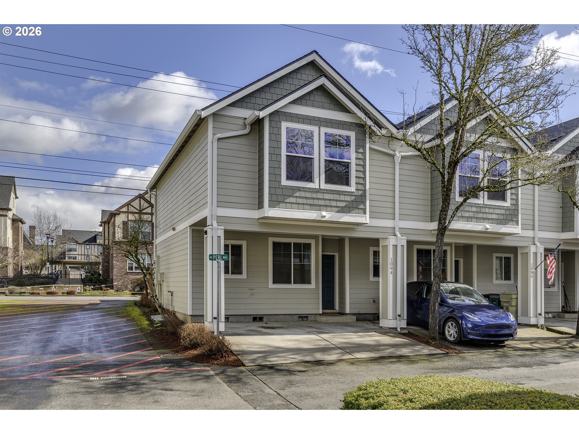 1094 NE PERL WAY