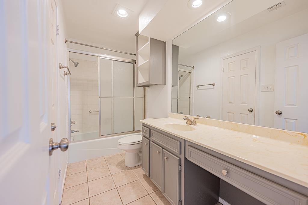 1301 Godfrey St