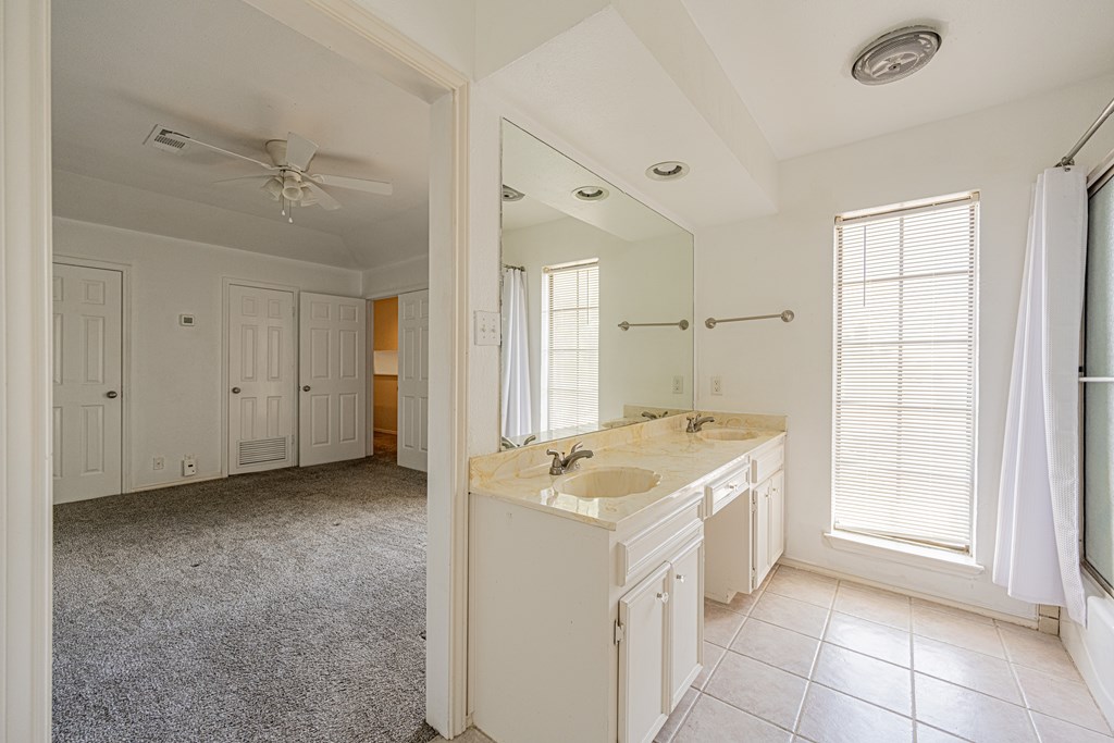 1301 Godfrey St