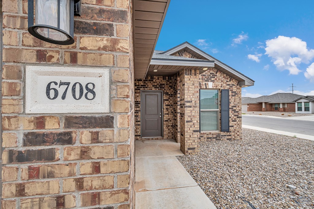 6708 Lonesome Dove Ln