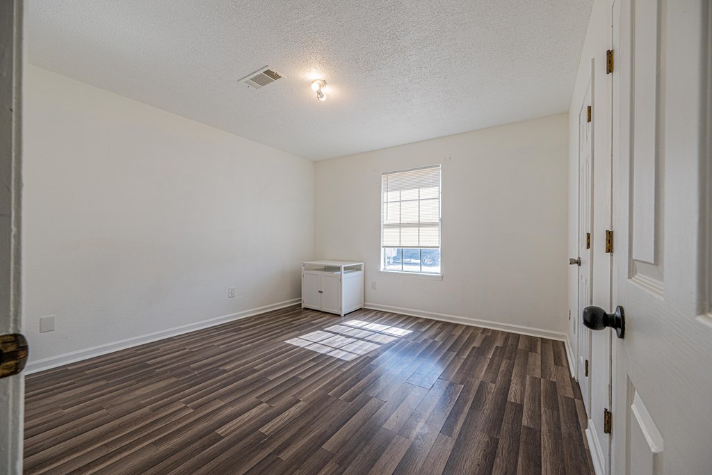 2806 Roosevelt Ave
