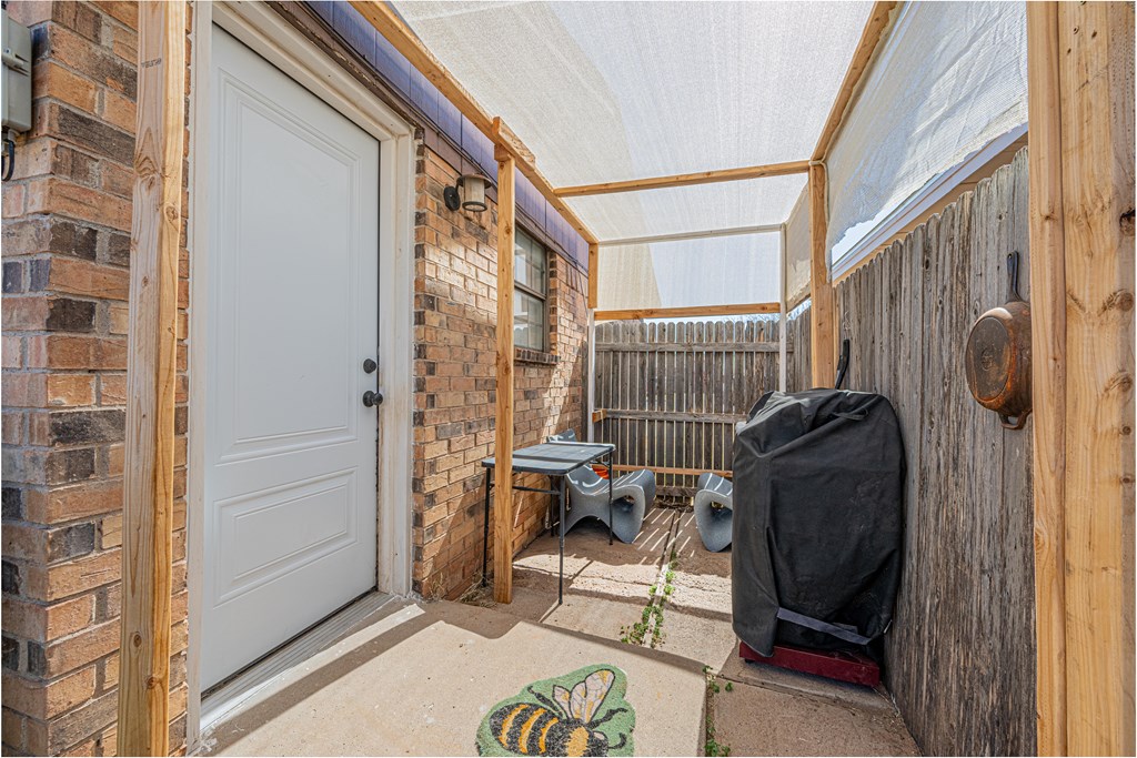 2806 Roosevelt Ave