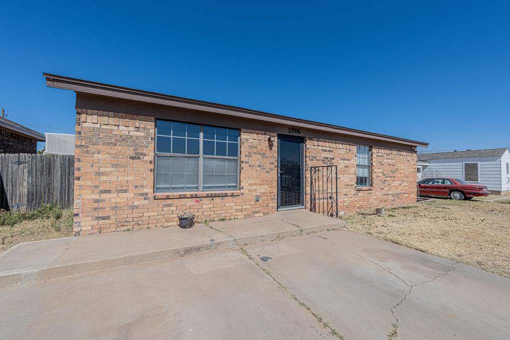2806 Roosevelt Ave