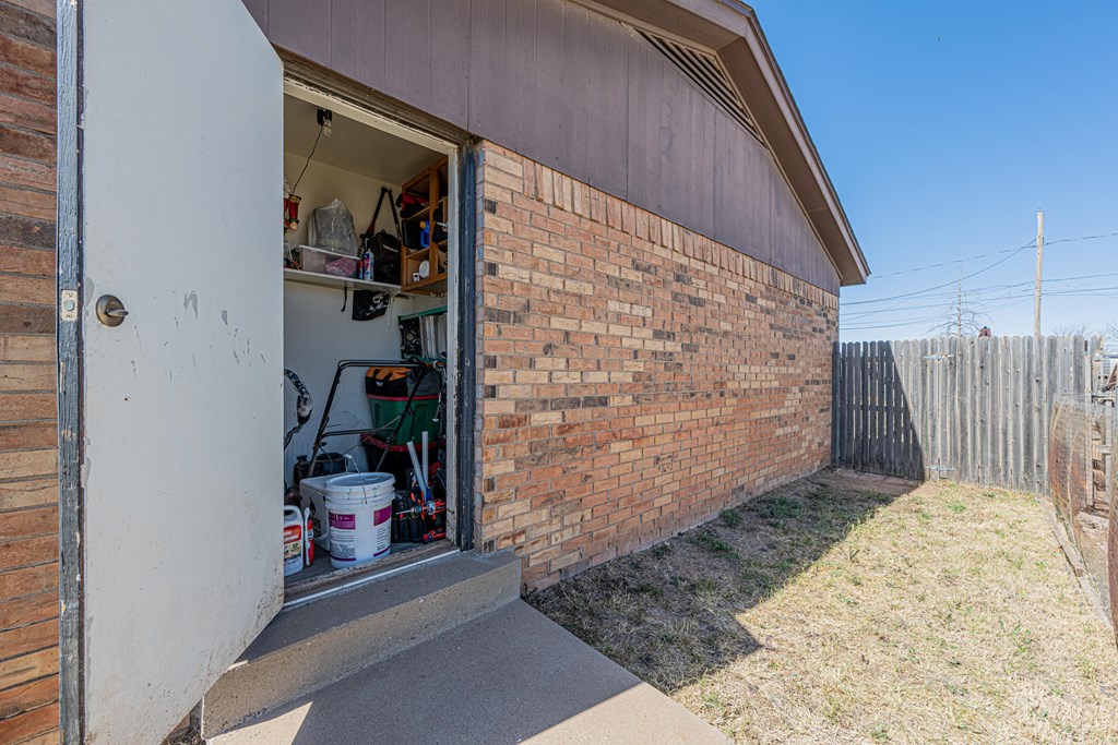 2806 Roosevelt Ave