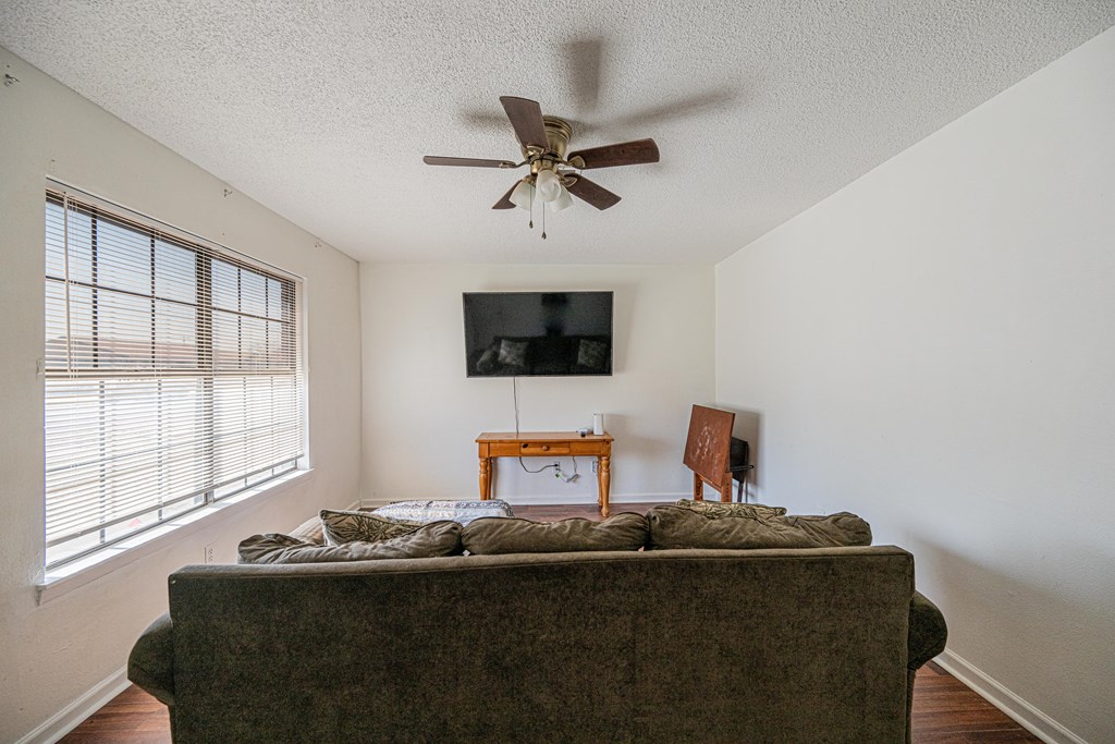 2806 Roosevelt Ave
