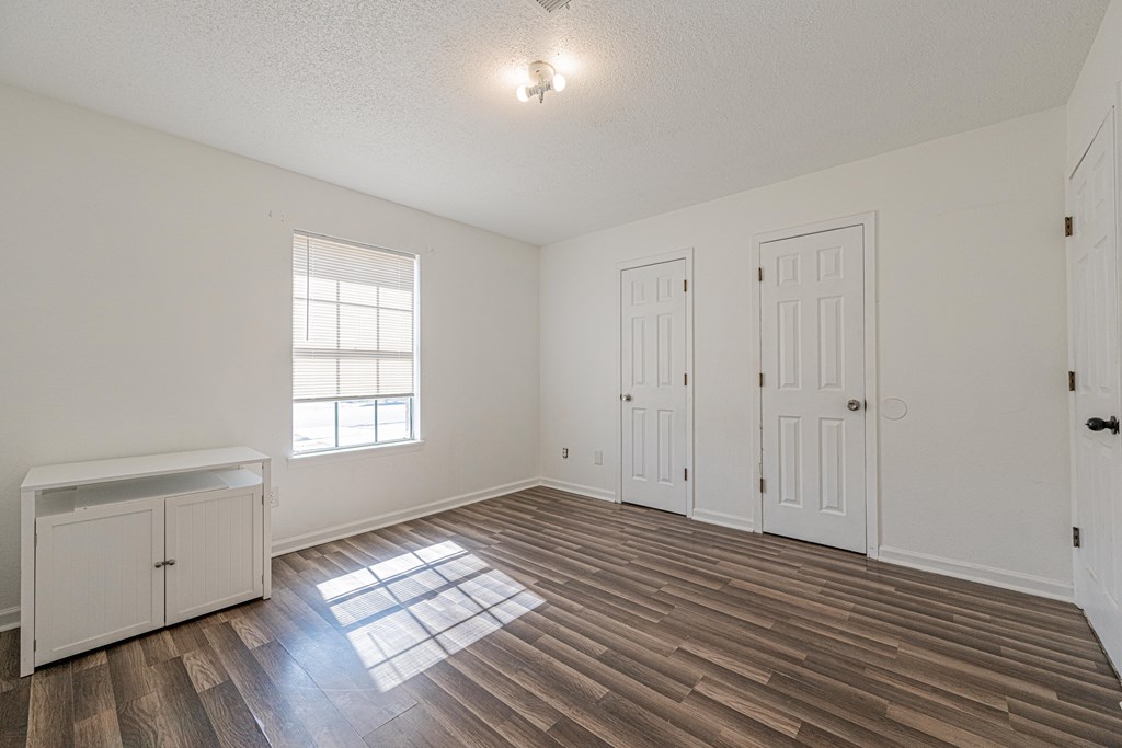 2806 Roosevelt Ave