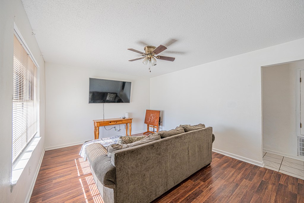 2806 Roosevelt Ave