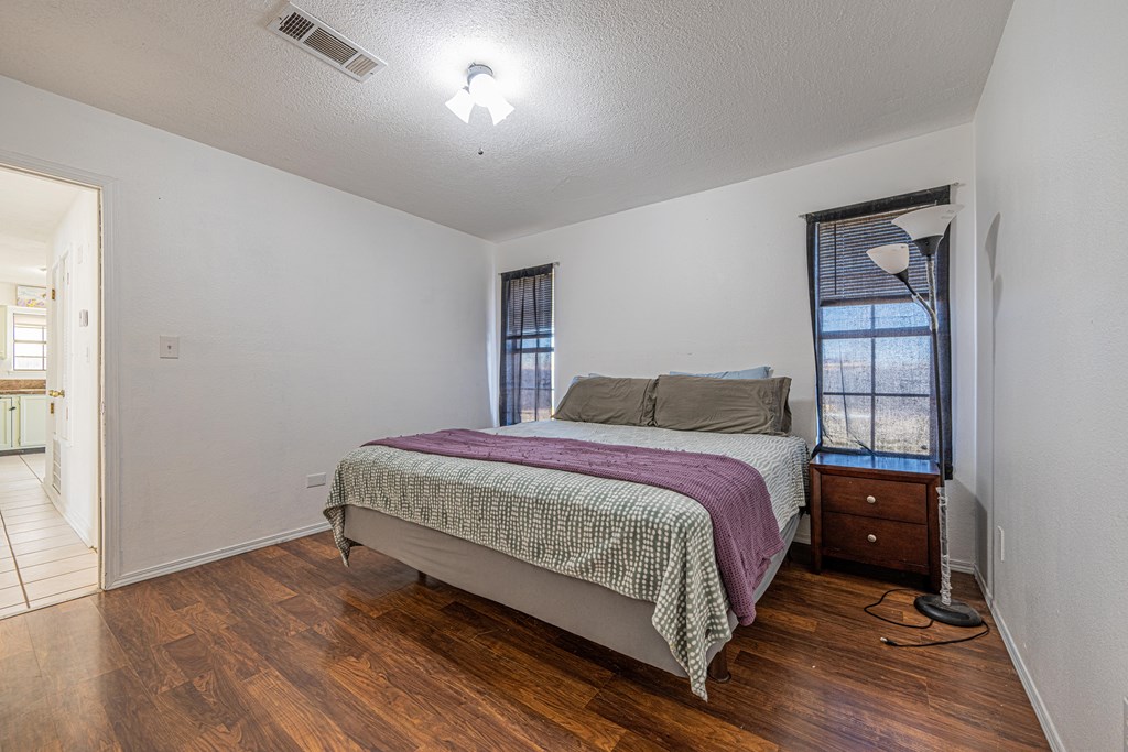 2806 Roosevelt Ave