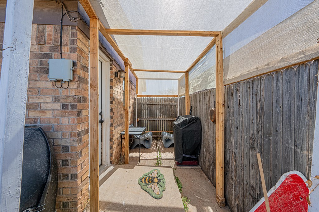 2806 Roosevelt Ave