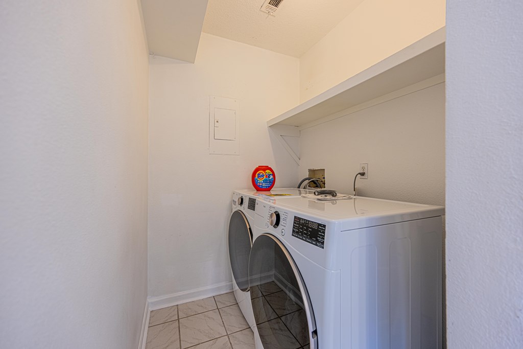 2806 Roosevelt Ave