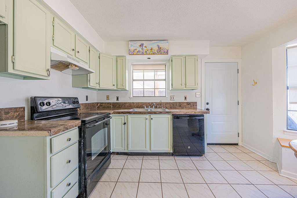 2806 Roosevelt Ave