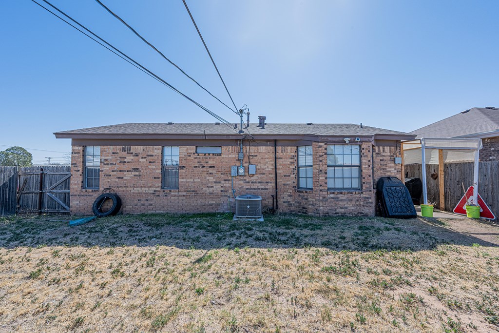 2806 Roosevelt Ave