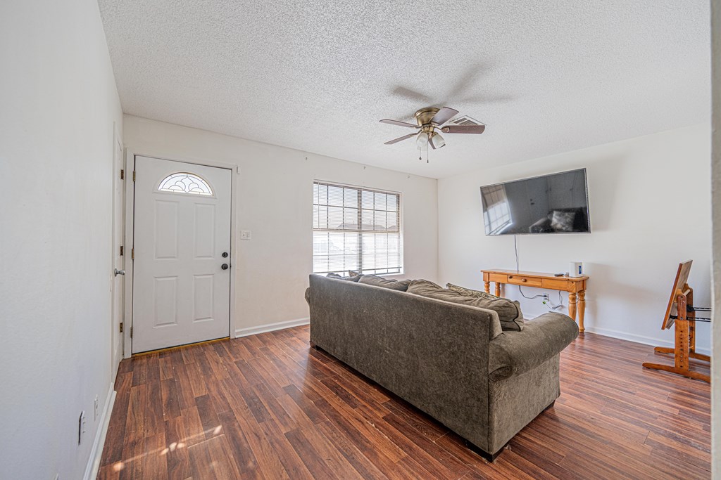 2806 Roosevelt Ave