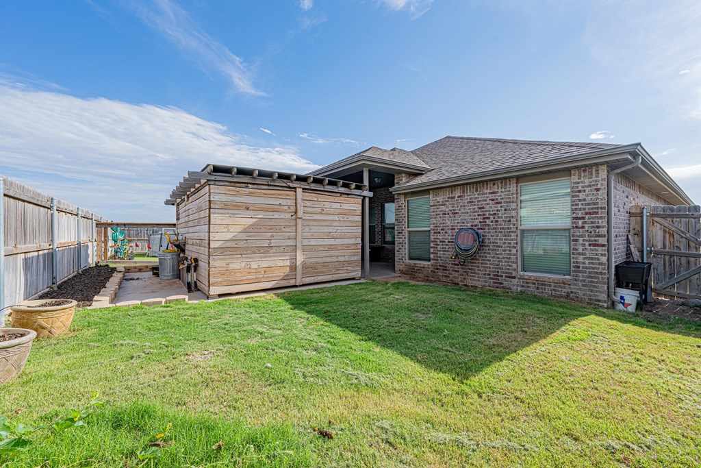 6915 Saddle Ct