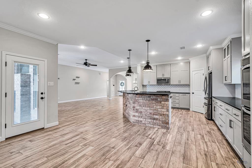 6104 Turtle Creek Rd